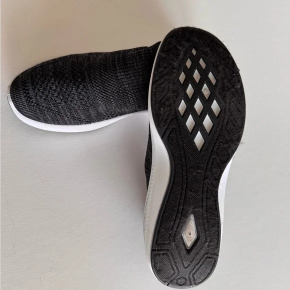 Tommy Bahama Slip Ons Knit Athletic Shoes, 8, Dark Gray NWOT - Picture 4 of 4